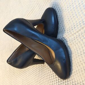 Clarks Classic Pumps